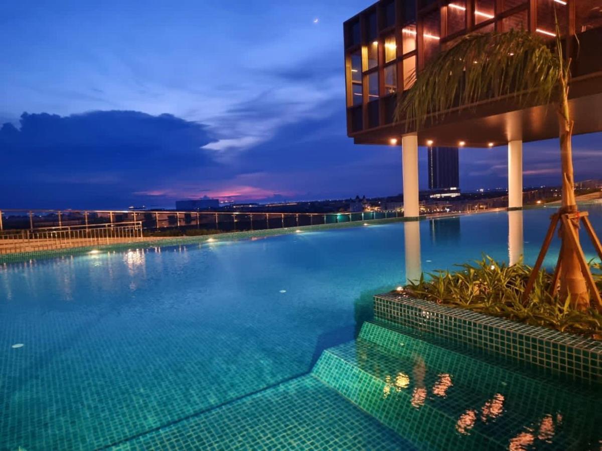 Luxury Couple Suites L Free Netflix L Massage Chair L Bathtub L Wifi 200Mbps L Town Area Bali Residence Malacca Exterior foto
